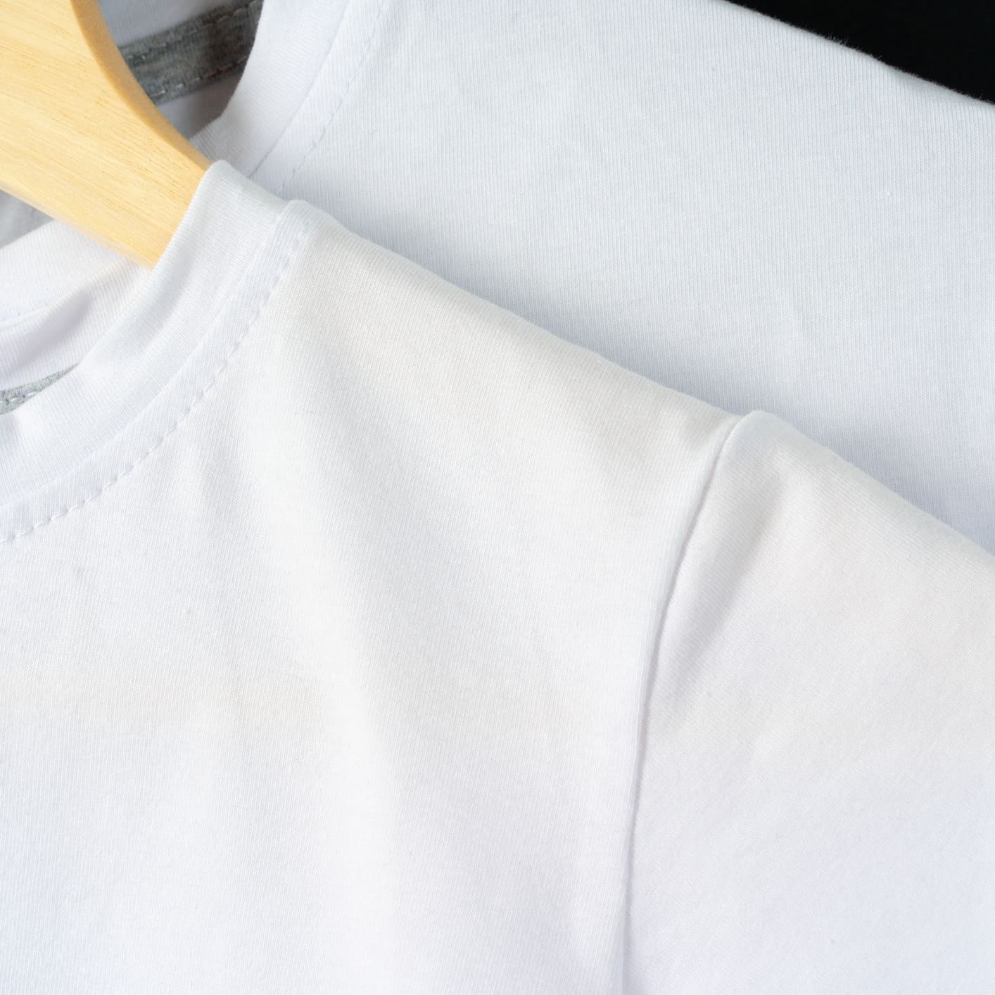 1472558750T-Shirts von Levi's gibt es jetzt bei Amazon im 2er-Set schon für weniger als 20 Euro (Symbolbild).