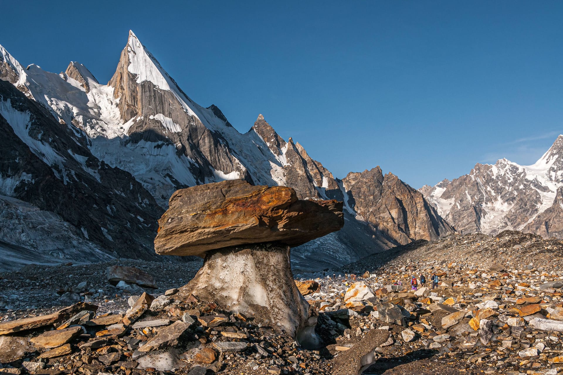 Ein Gletscher in Pakistan (Symbolbild): Nach 28 Jahren konnte die Leiche eines Mannes geborgen werden.