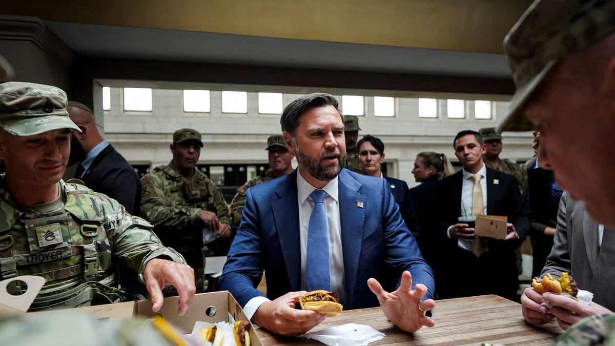 USA: Vance posiert mit Soldaten in Schnellrestaurant