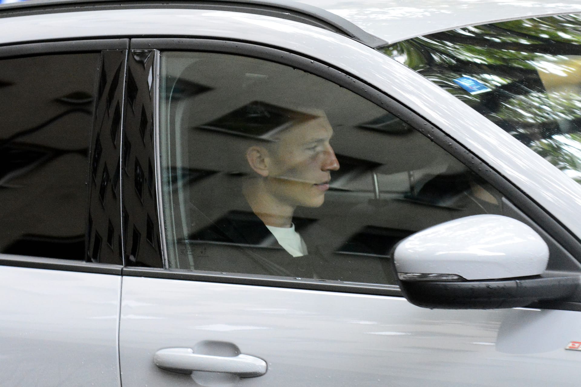 Kristoffer Lund fährt beim 1. FC Köln zum Medizincheck vor. Kristoffer Lund fährt beim 1. FC Köln zum Medizincheck vor.