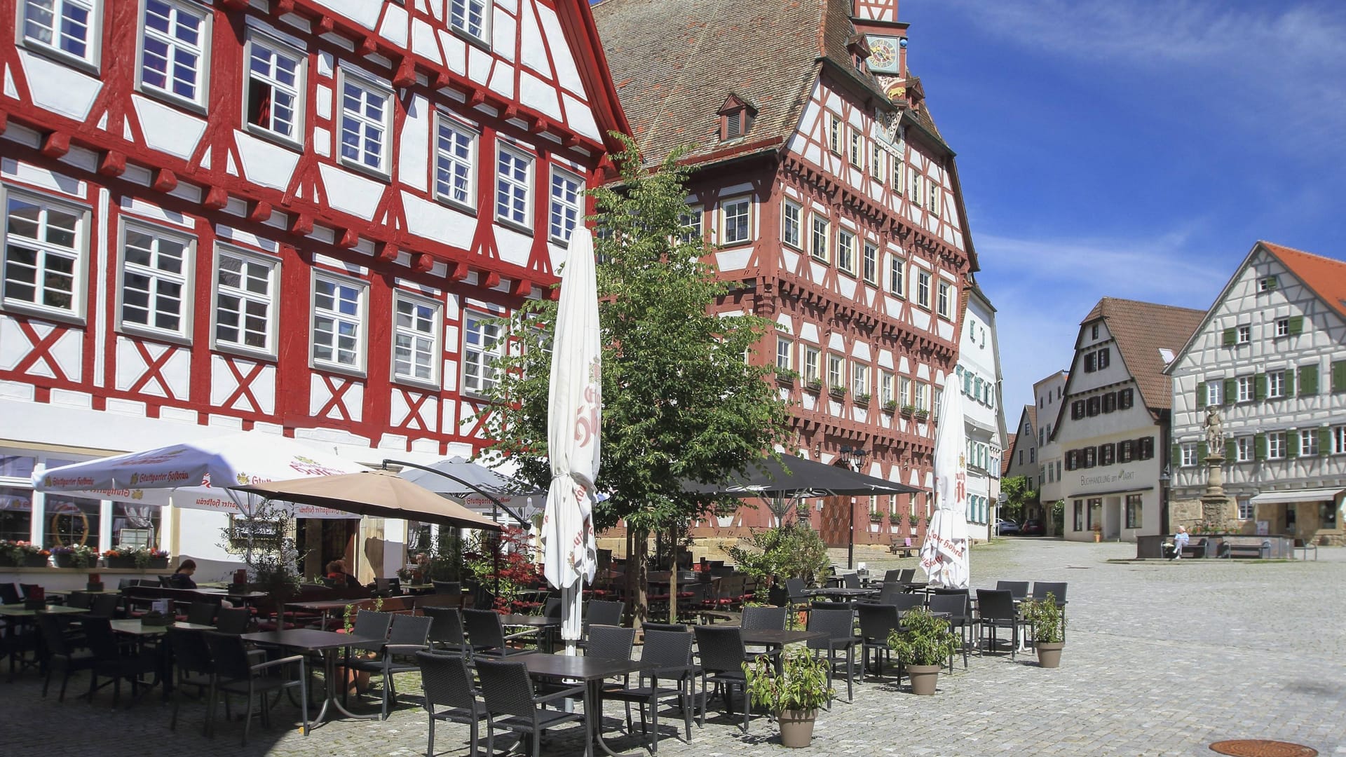 Das Rathaus in Markgröningen (Archivbild): Nach mehreren Schüssen konnte bislang niemand festgenommen werden.
