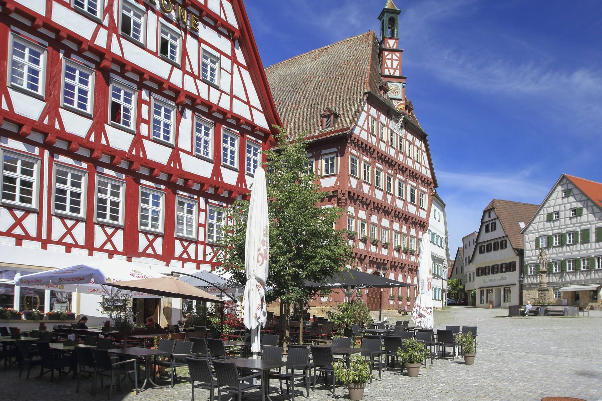 Das Rathaus in Markgröningen (Archivbild): Nach mehreren Schüssen konnte bislang niemand festgenommen werden.