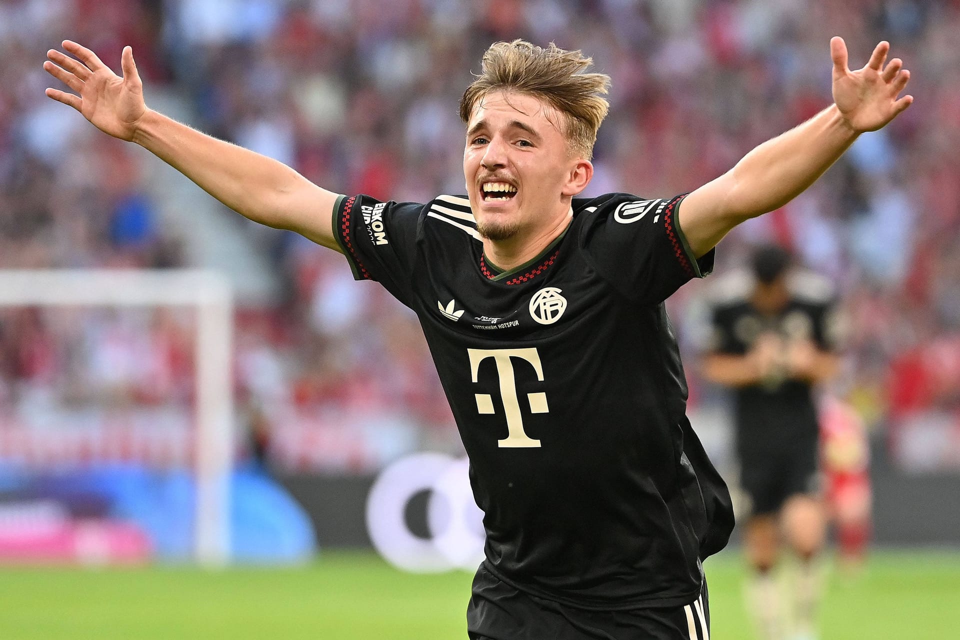 Grund zum Jubel: Bayerns Lennart Karl spielte sich mit seinem Tor gegen Tottenham ins Rampenlicht.