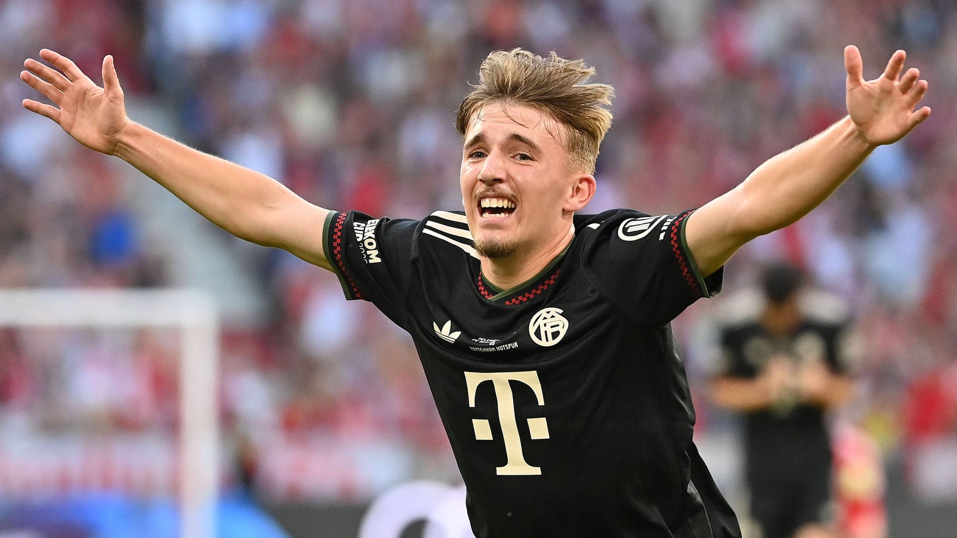 Grund zum Jubel: Bayerns Lennart Karl spielte sich mit seinem Tor gegen Tottenham ins Rampenlicht.