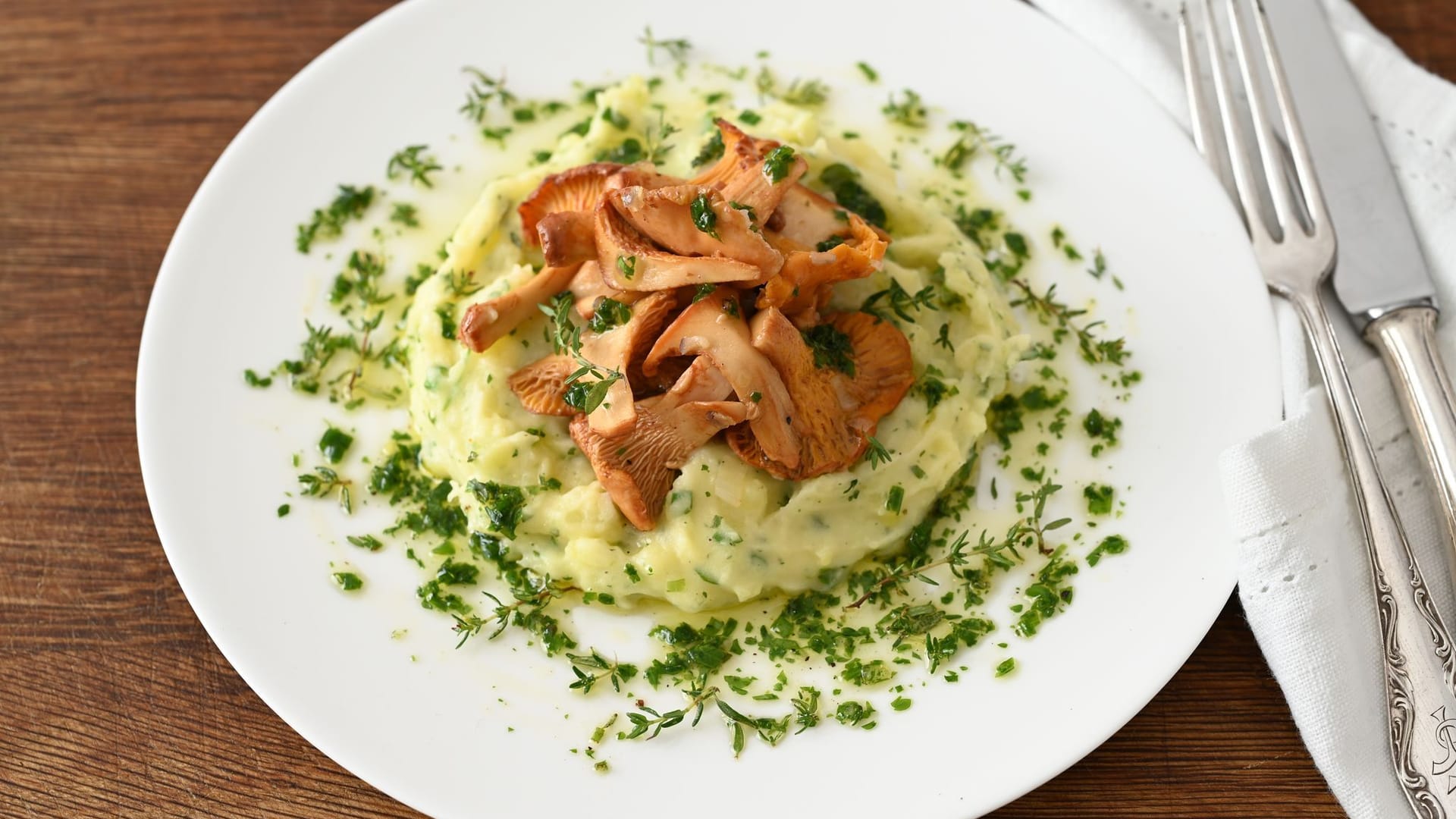 Pfifferlinge auf Kartoffelpüree mit Kräuteröl