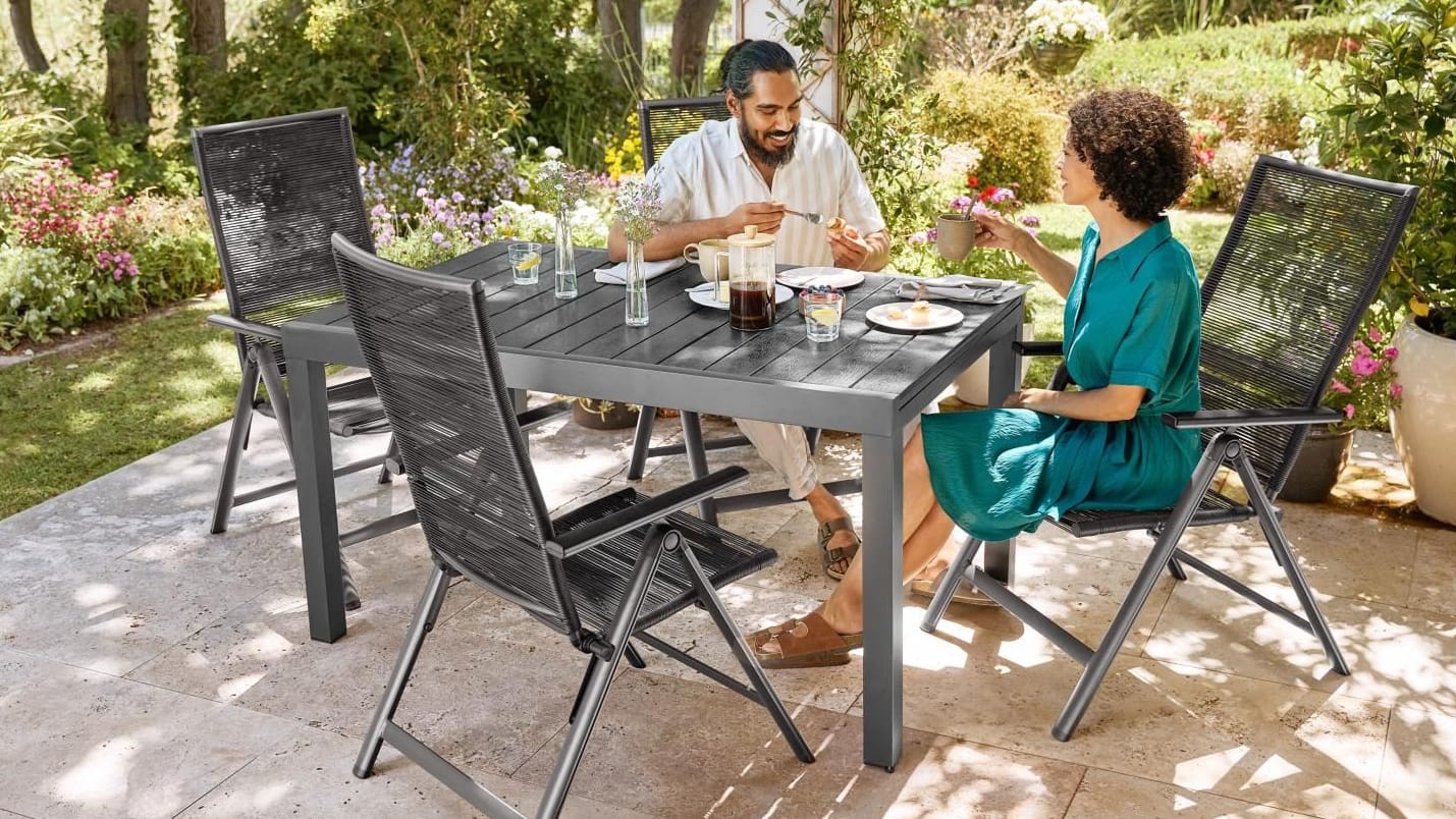 Garten-Deal bei Lidl: Der ideale Gartentisch für jedes Wetter.