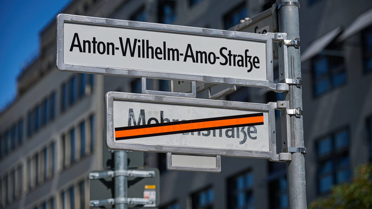 Mohrenstraße in Berlin: Bezirk will Umbenennung gerichtlich durchsetzen