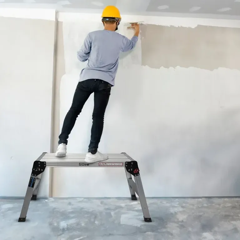 Arbeitsplattform zum Tiefstpreis: Bei Globus Baumarkt sichern Sie sich ein klappbares Modell für nur 35 Euro.