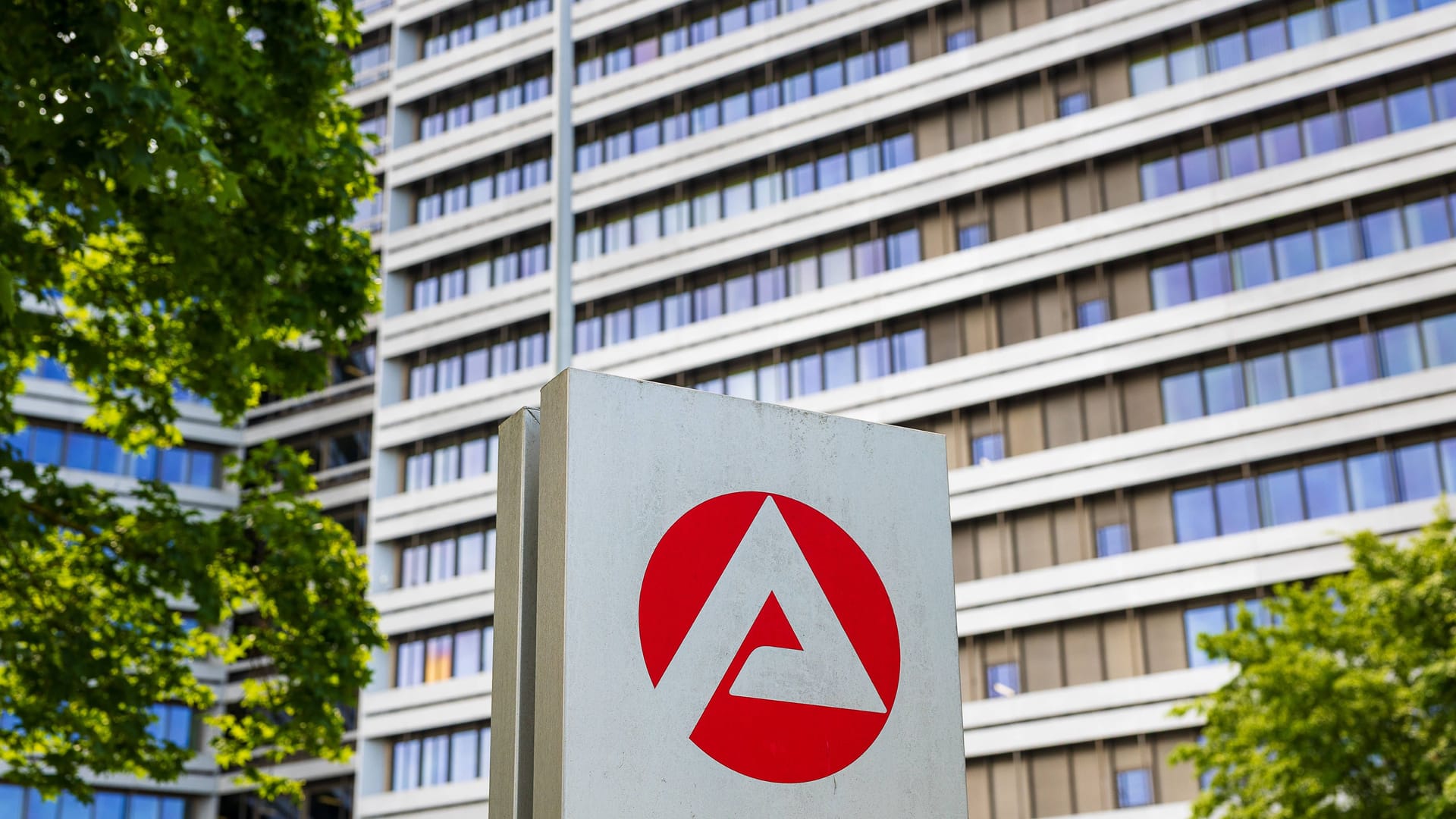 Die Zentrale der Bundesagentur für Arbeit in Nürnberg: Noch nie waren die Bürgergeld-Zahlungen so hoch wie heute.