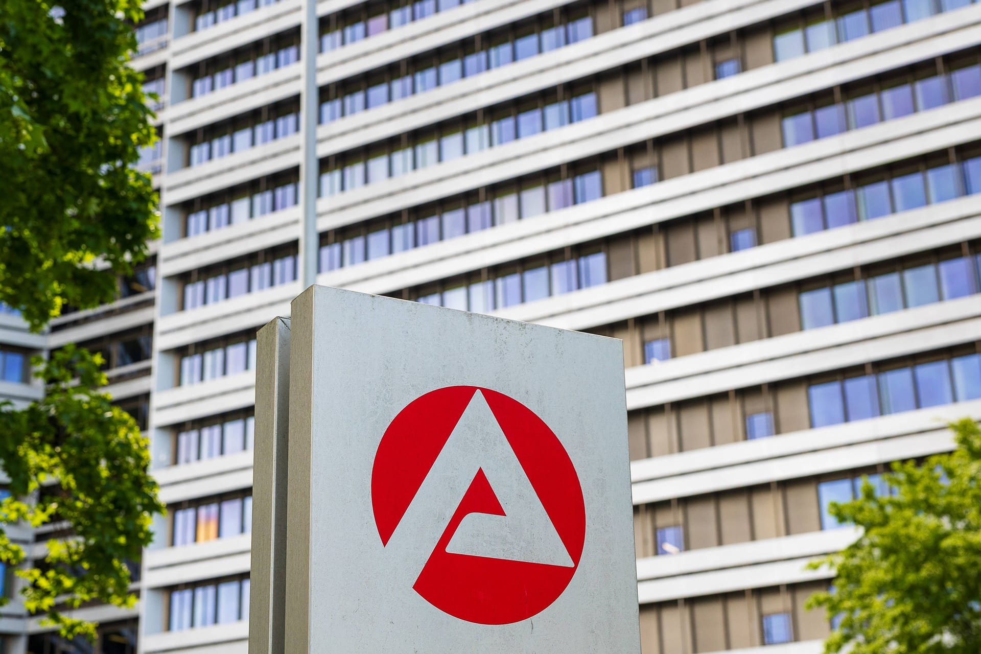 Die Zentrale der Bundesagentur für Arbeit in Nürnberg: Noch nie waren die Bürgergeld-Zahlungen so hoch wie heute.