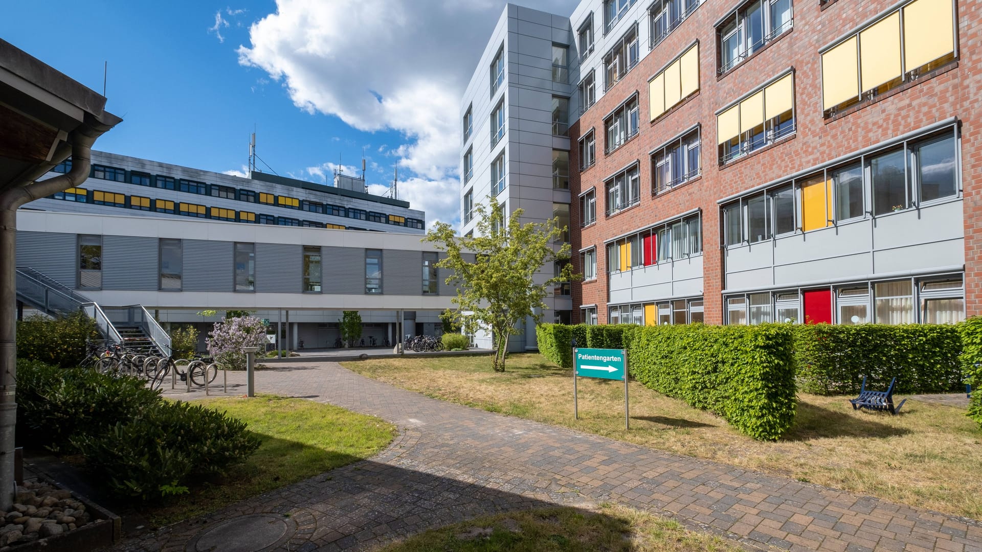Das Agaplesion Klinikum in Rotenburg (Archivbild): Die Lage spitze sich nach dem Tod eines Mannes zu.