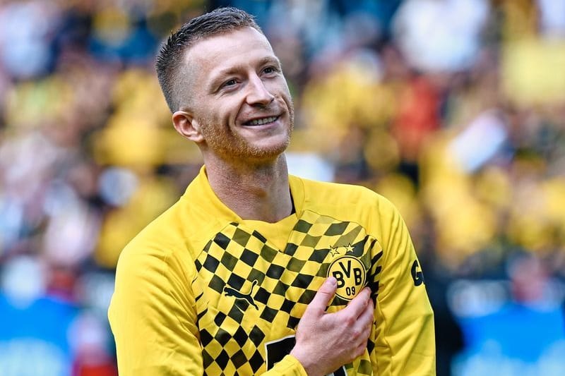Abschied, aber für wie lange? Marco Reus wird nach einem Spiel von den BVB-Fans gefeiert.