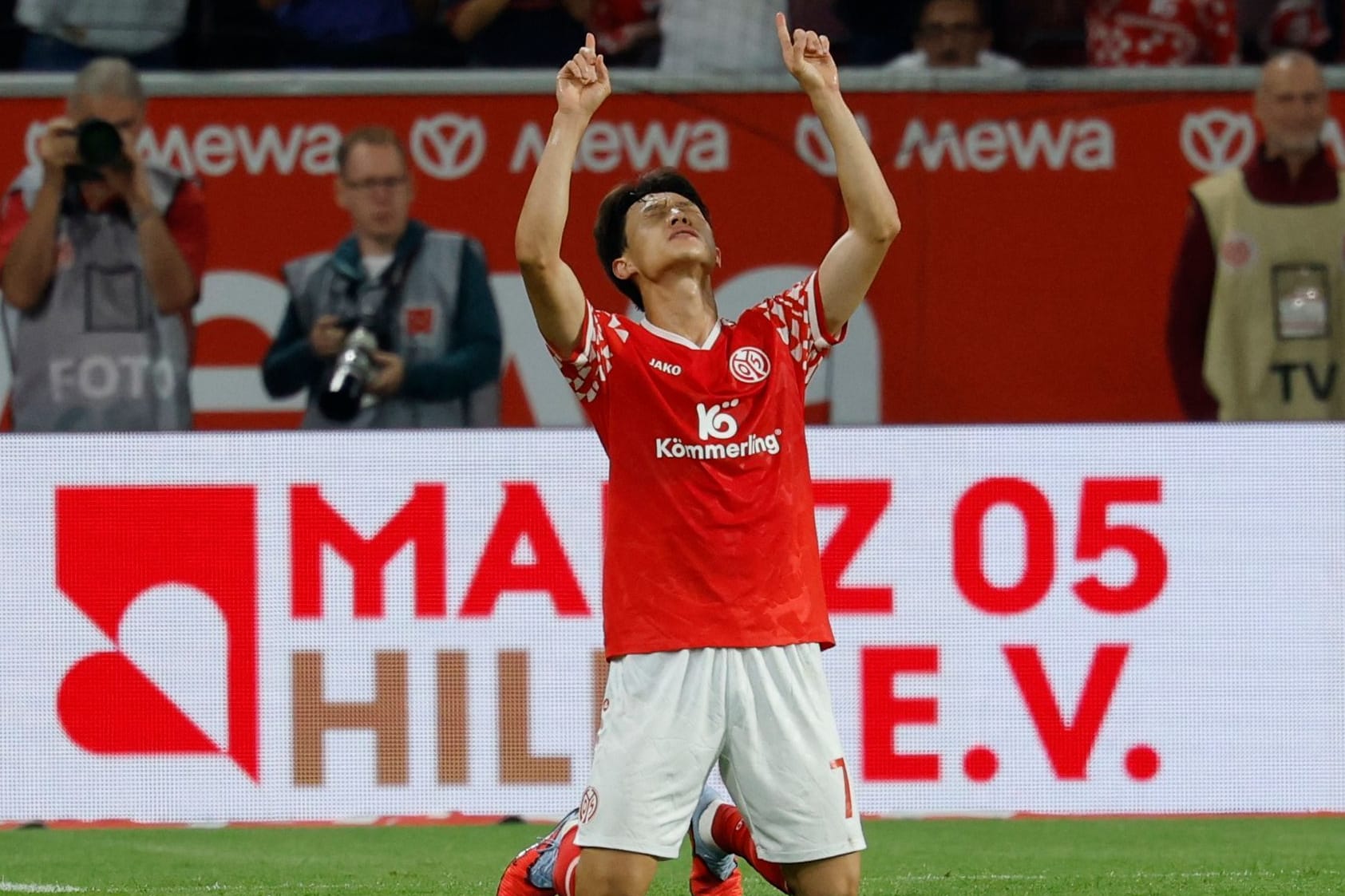 Feiert sein Tor: Mainz' Jae-Sung Lee beim Jubel gegen Rosenborg Trondheim.