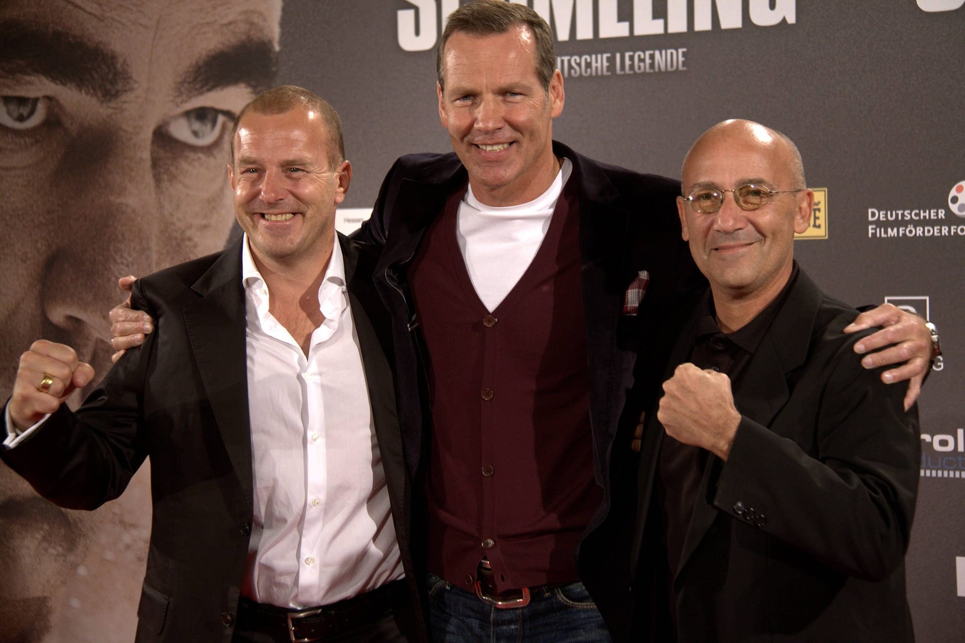 Vladimir Weigl (rechts): Hier posiert er mit seinen Schauspielkollegen Heino Ferch und Henry Maske anläßlich der Premiere des Filmes "Max Schmeling" im Jahr 2010.
