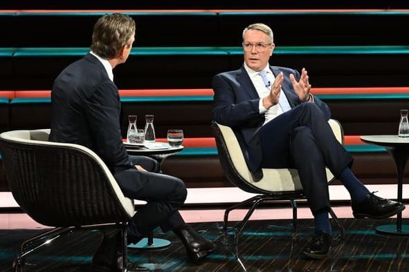 "Krass": Als SPD-Vize von Drohnen-Vorfällen in Rheinland-Pfalz berichtet, hakt Lanz geschockt nach. "Krass": Als SPD-Vize von Drohnen-Vorfällen in Rheinland-Pfalz berichtet, hakt Lanz geschockt nach.