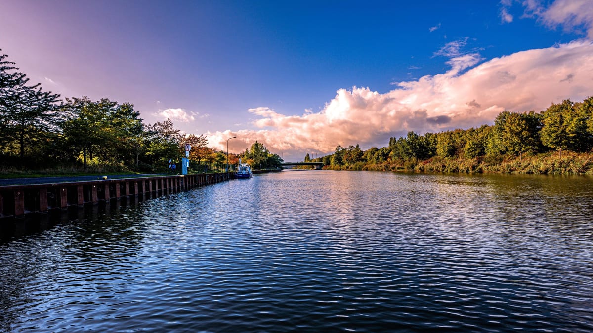 Na Mittellandkanalu v Nemčiji ustavili kapitana tovorne ladje s skoraj dvema promiloma alkohola v krvi