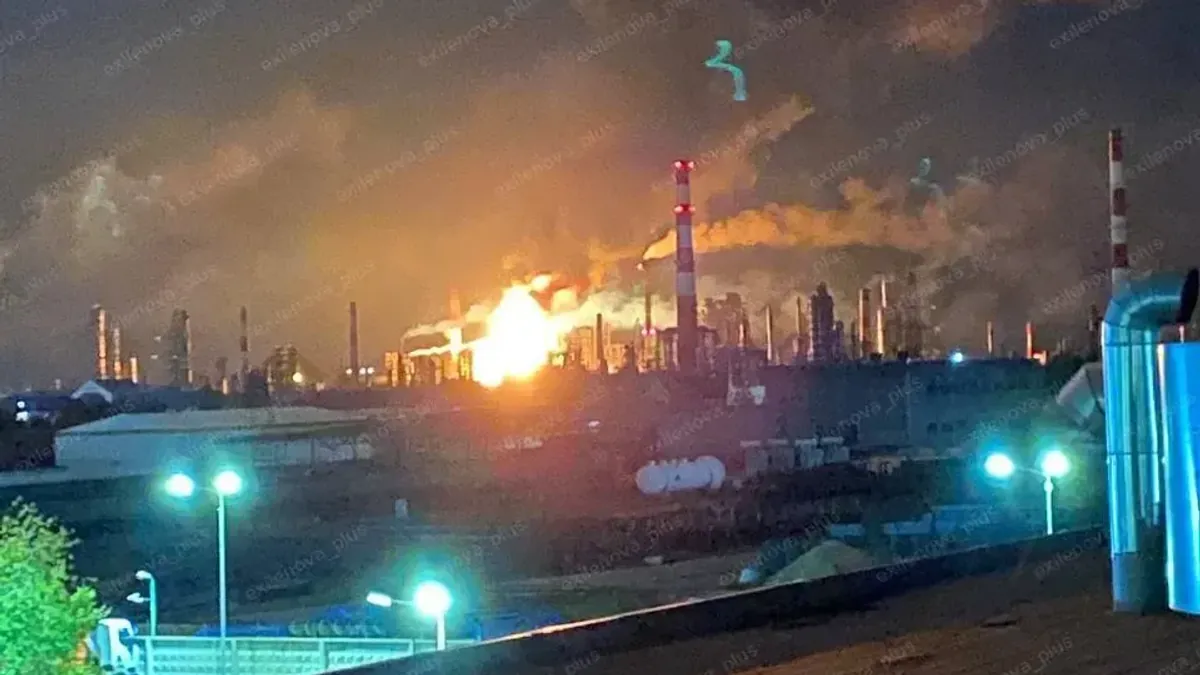 Ukraine greift russische Öl-Raffinerie mit Drohnen an: Großbrand