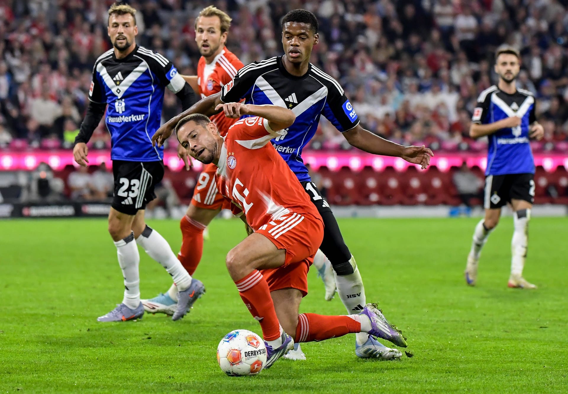 Raphaël Guerreiro (ab 46. bis 63.): Wurde erst nach dem Seitenwechsel eingewechselt und musste dann direkt wieder angeschlagen vom Feld. Ohne Note