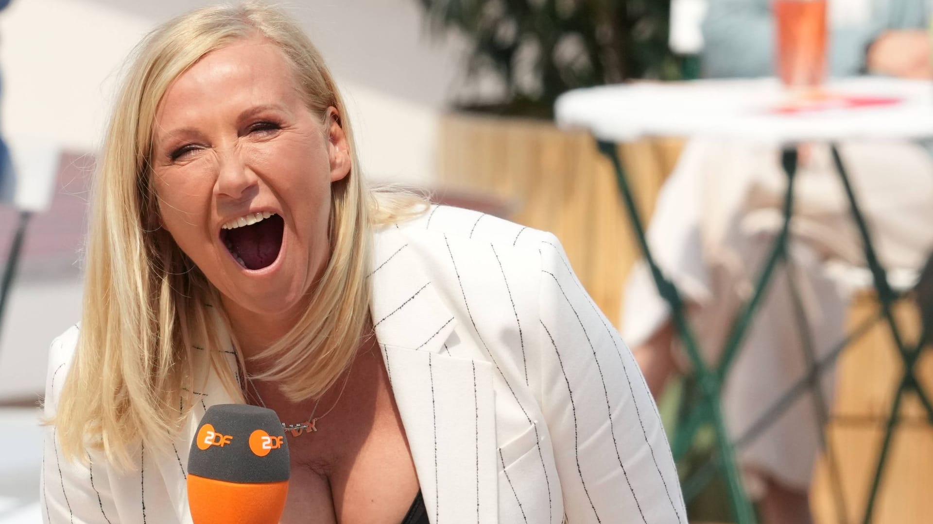 "Fernsehgarten": Andrea Kiwi Kiewel präsentiert das ZDF-Format seit 25 Jahren. "Fernsehgarten": Andrea Kiwi Kiewel präsentiert das ZDF-Format seit 25 Jahren.