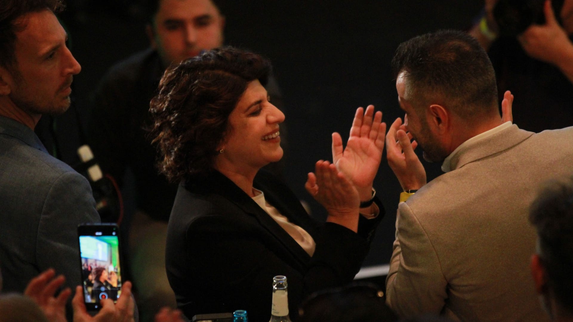 Berîvan Aymaz bei der Wahlparty der Grünen im Gürzenich: Laut einem Experten wollten viele CDU-Wähler sie verhindern.