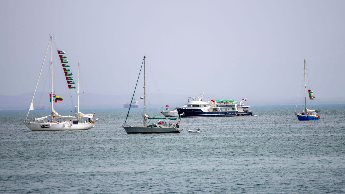Dohnenangriffe auf Aktivistenboote: Italien schickt Fregatte zu Hilfe