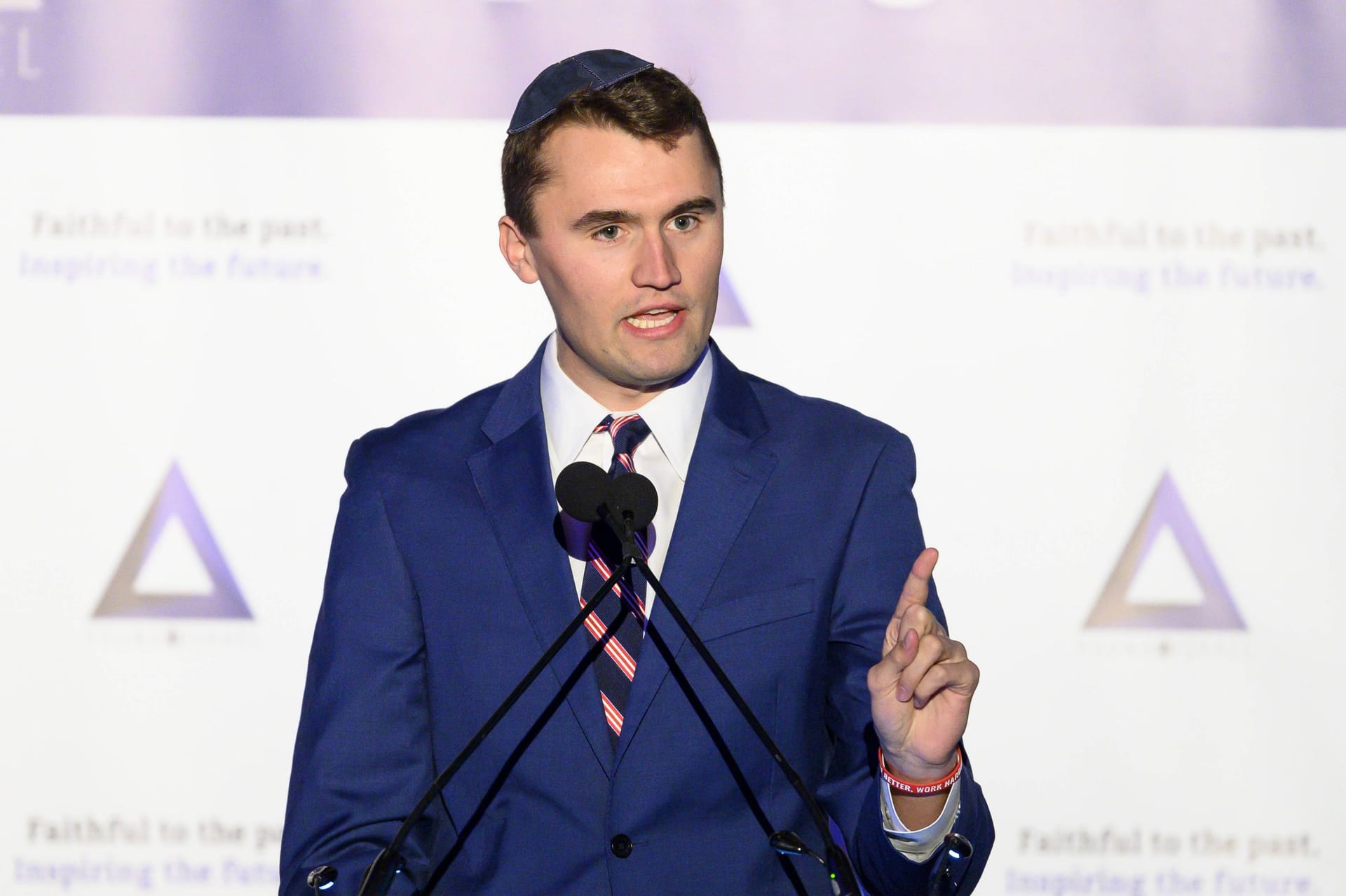 Charlie Kirk (Archivbild): Hier spricht er bei einer Veranstaltung der israelischen Regierung in New York. Charlie Kirk (Archivbild): Hier spricht er bei einer Veranstaltung der israelischen Regierung in New York.