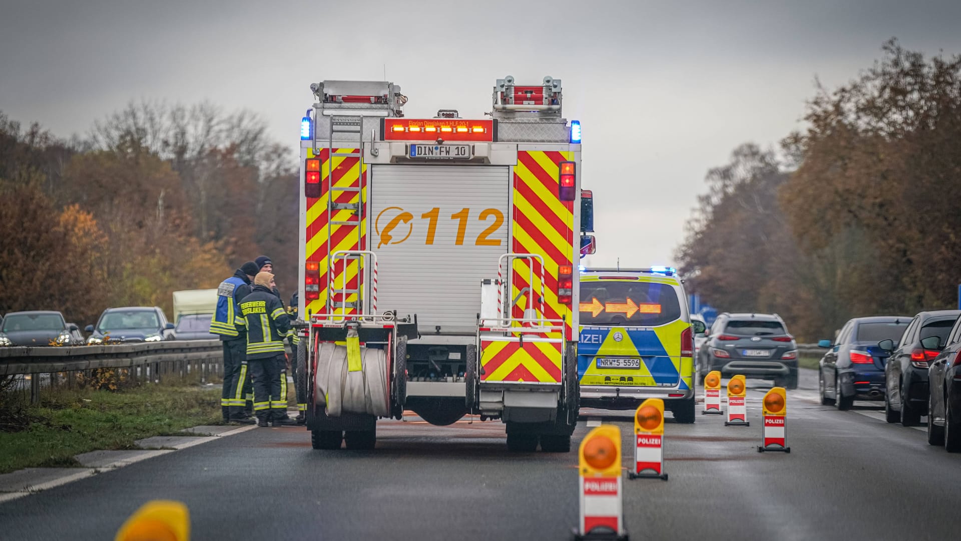 Unfall auf der A3 (Symbolbild): Drei Mercedes-Fahrer wurden bei dem Zusammenprall verletzt.