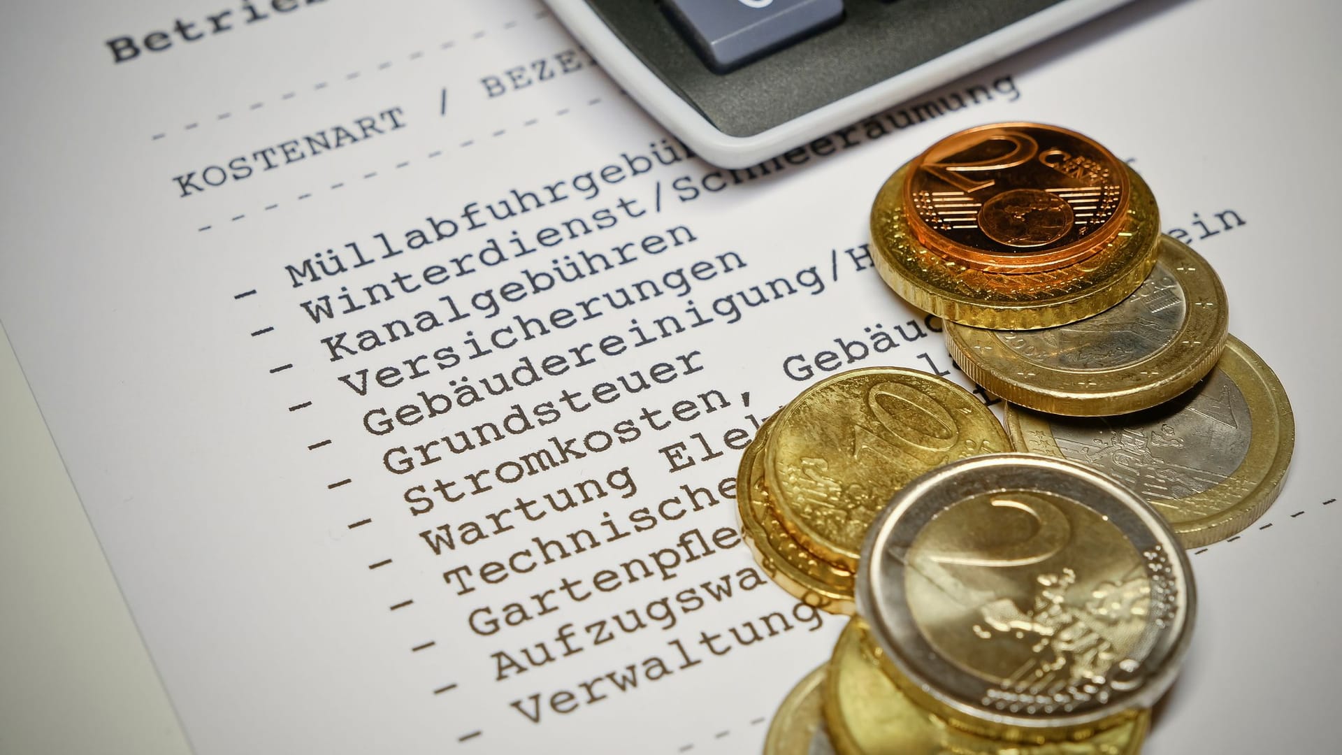 Nebenkostenabrechnung: Hohe Nachzahlungen für Heizung und Strom bringen viele Haushalte in de Bredouille. Nebenkostenabrechnung: Hohe Nachzahlungen für Heizung und Strom bringen viele Haushalte in de Bredouille.