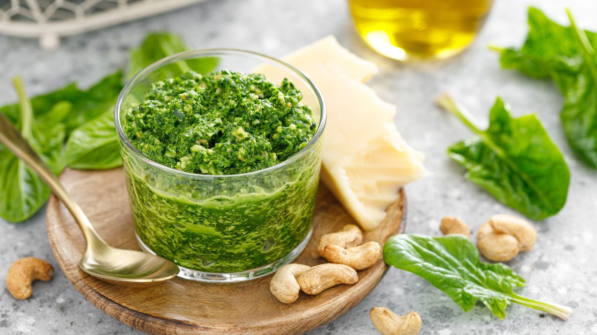 Öko-Test ugotavlja prisotnost mineralnih olj, pesticidov in mehčalcev v številnih zelenih pestih