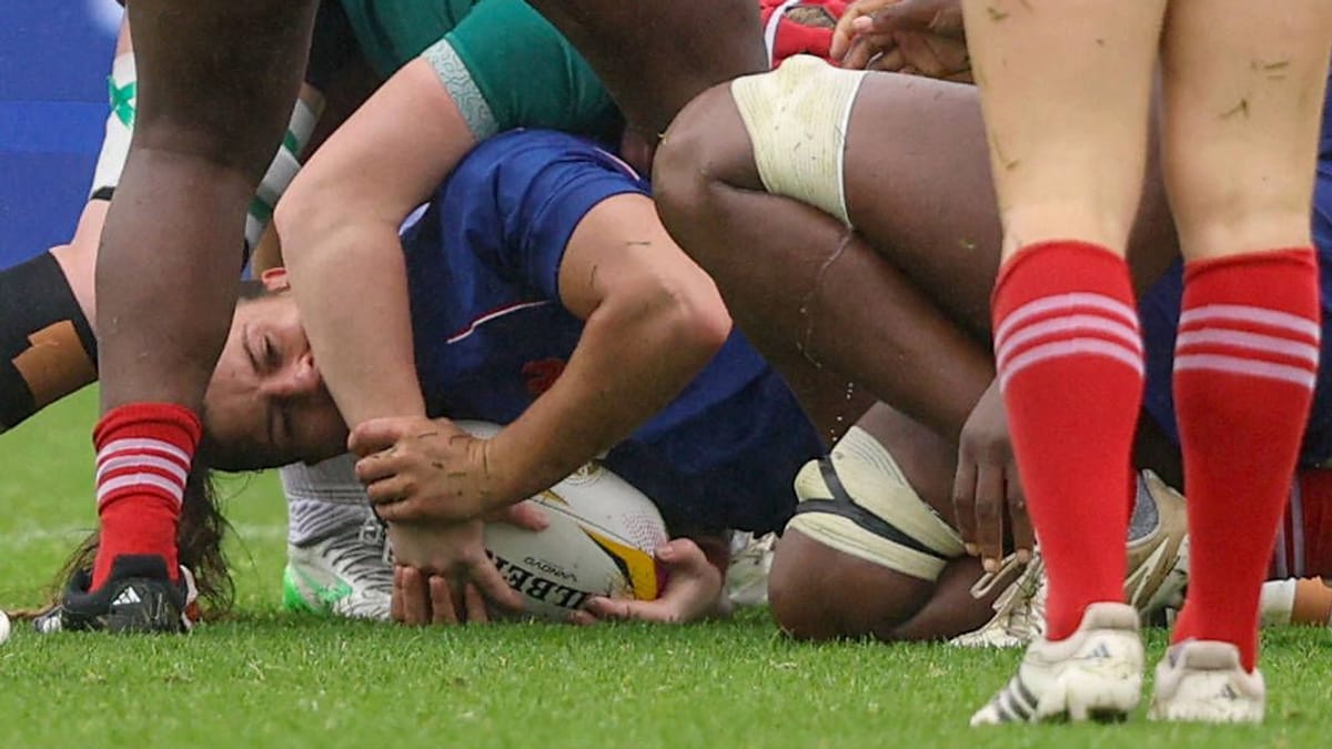 Frankreich-Spielerin beißt Gegnerin in den Arm Frankreich-Spielerin beißt Gegnerin in den Arm