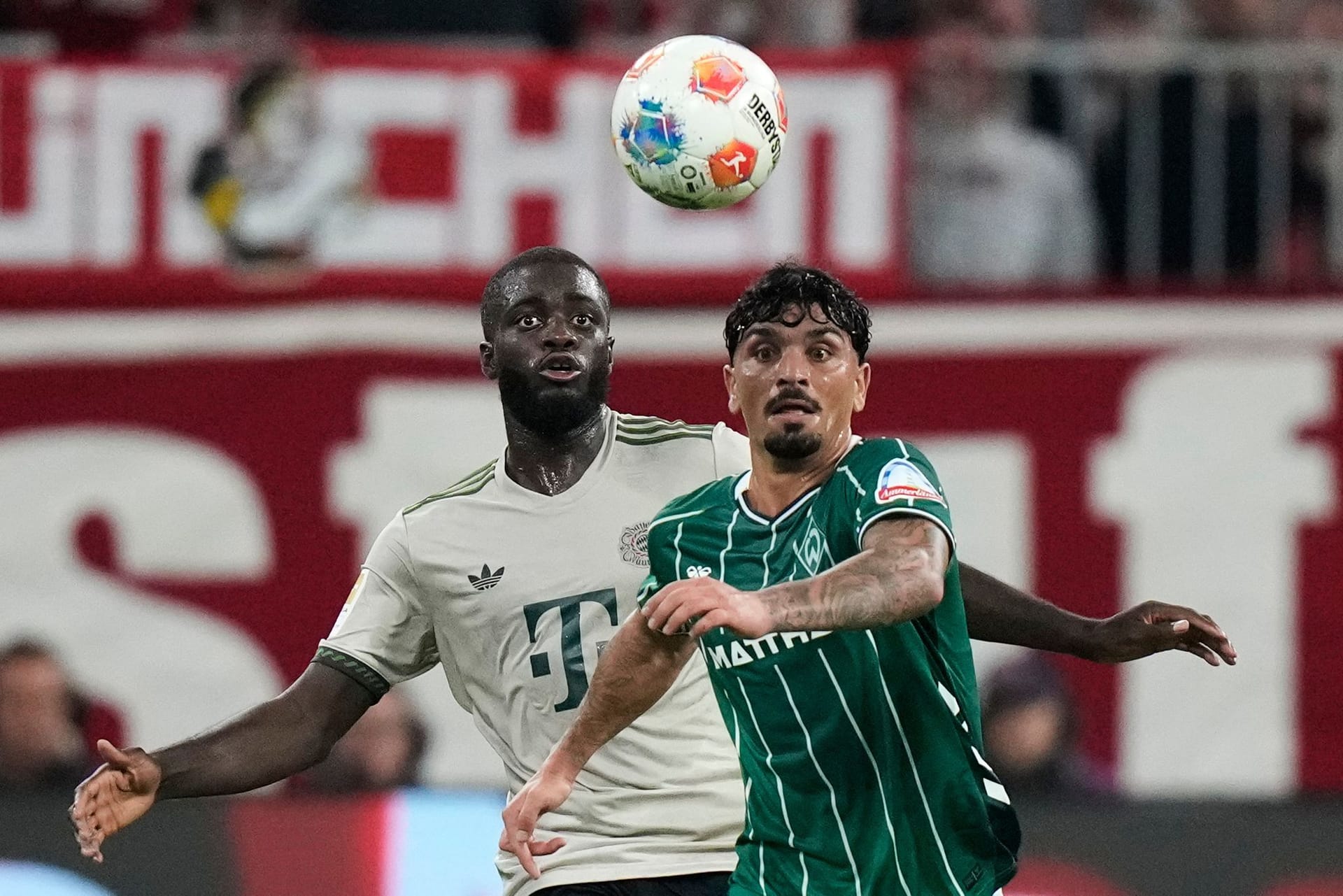 Dayot Upamecano: Leistete sich einen riskanten Fehlpass im eigenen Sechzehner (36.). Ansonsten lieferte er eine konzentrierte Leistung ab und ließ kaum etwas zu. Behauptete sich auch später im Duell mit dem eingewechselten Boniface. Note 2