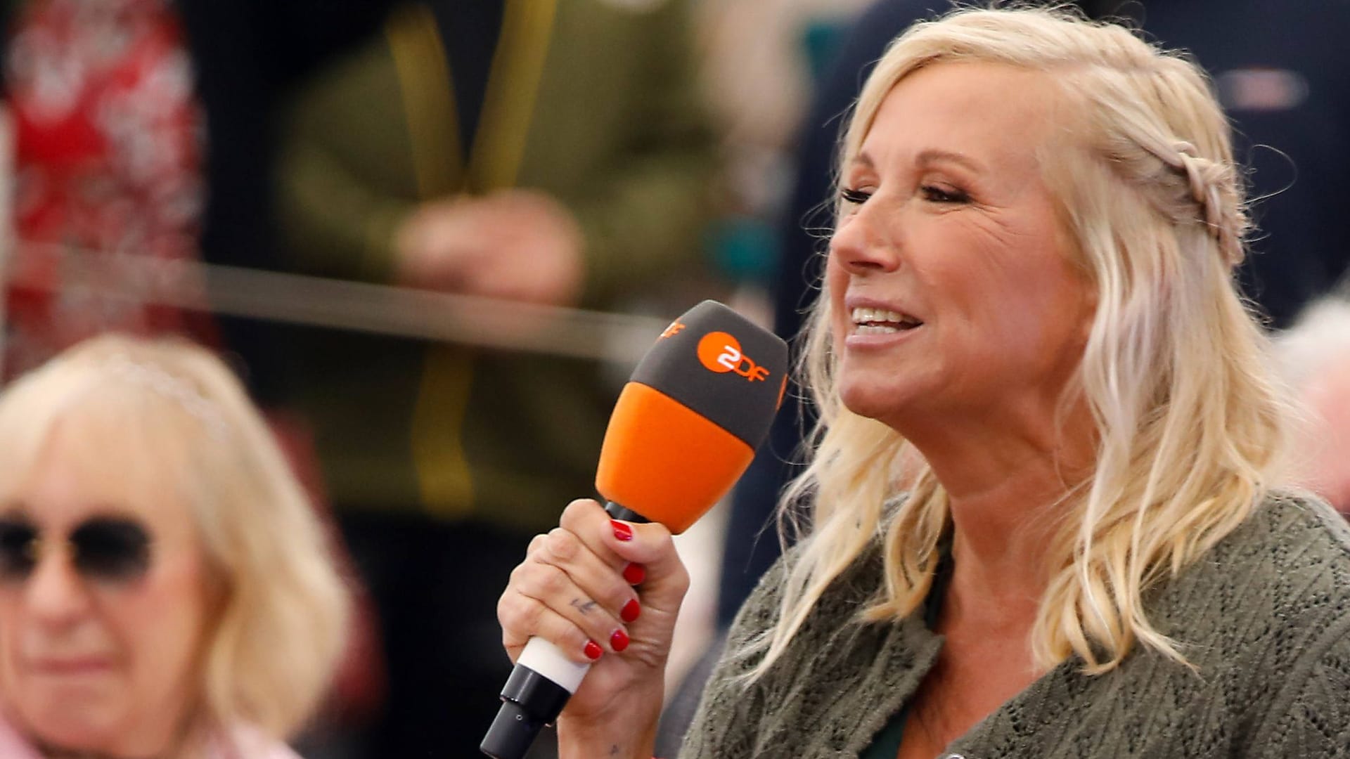 Andrea Kiewel: Seit 2000 moderiert sie den "Fernsehgarten"- Andrea Kiewel: Seit 2000 moderiert sie den "Fernsehgarten"-