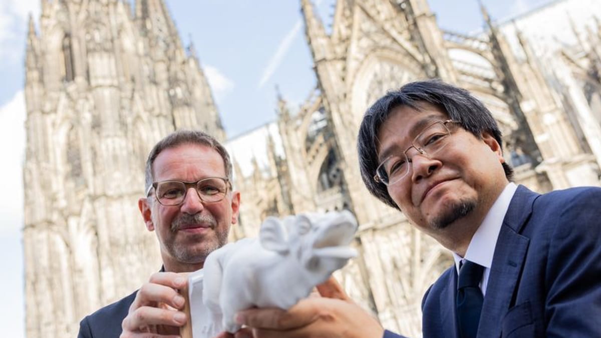 Kölner Dom: Japaner leisten Wiedergutmachung nach Graffiti-Schmierereien