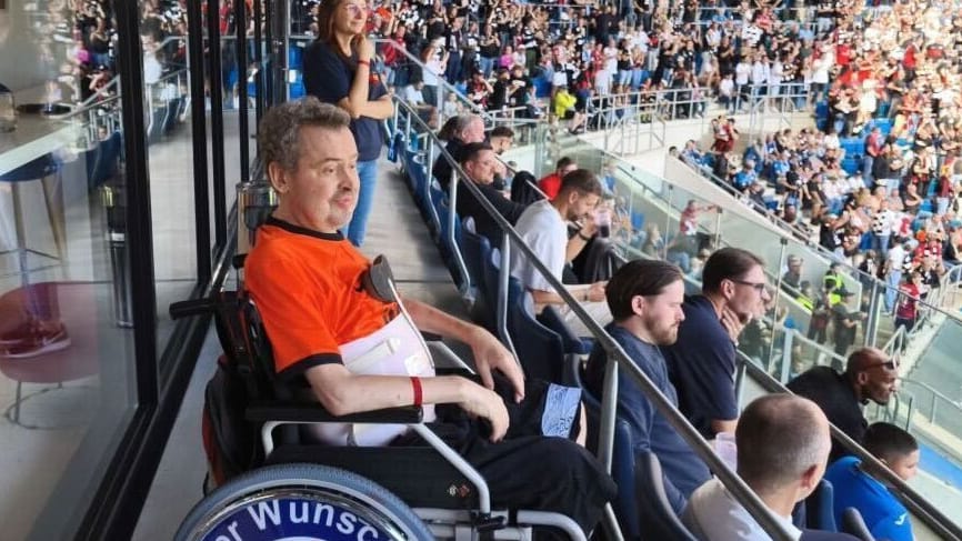 Eintracht-Fan Frank beim Stadionbesuch: ... Eintracht-Fan Frank beim Stadionbesuch: ...