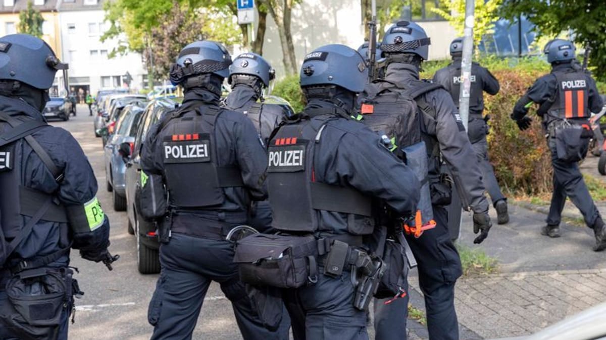 Essen: Schüler sticht Lehrerin nieder – bei Festnahme fallen Schüsse