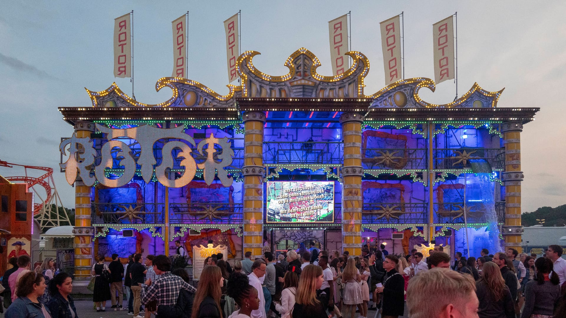 Der "Rotor" auf dem Oktoberfest (Archivbild): Das Kult-Karussell kommt auch wieder zum Freimarkt. Der "Rotor" auf dem Oktoberfest (Archivbild): Das Kult-Karussell kommt auch wieder zum Freimarkt.