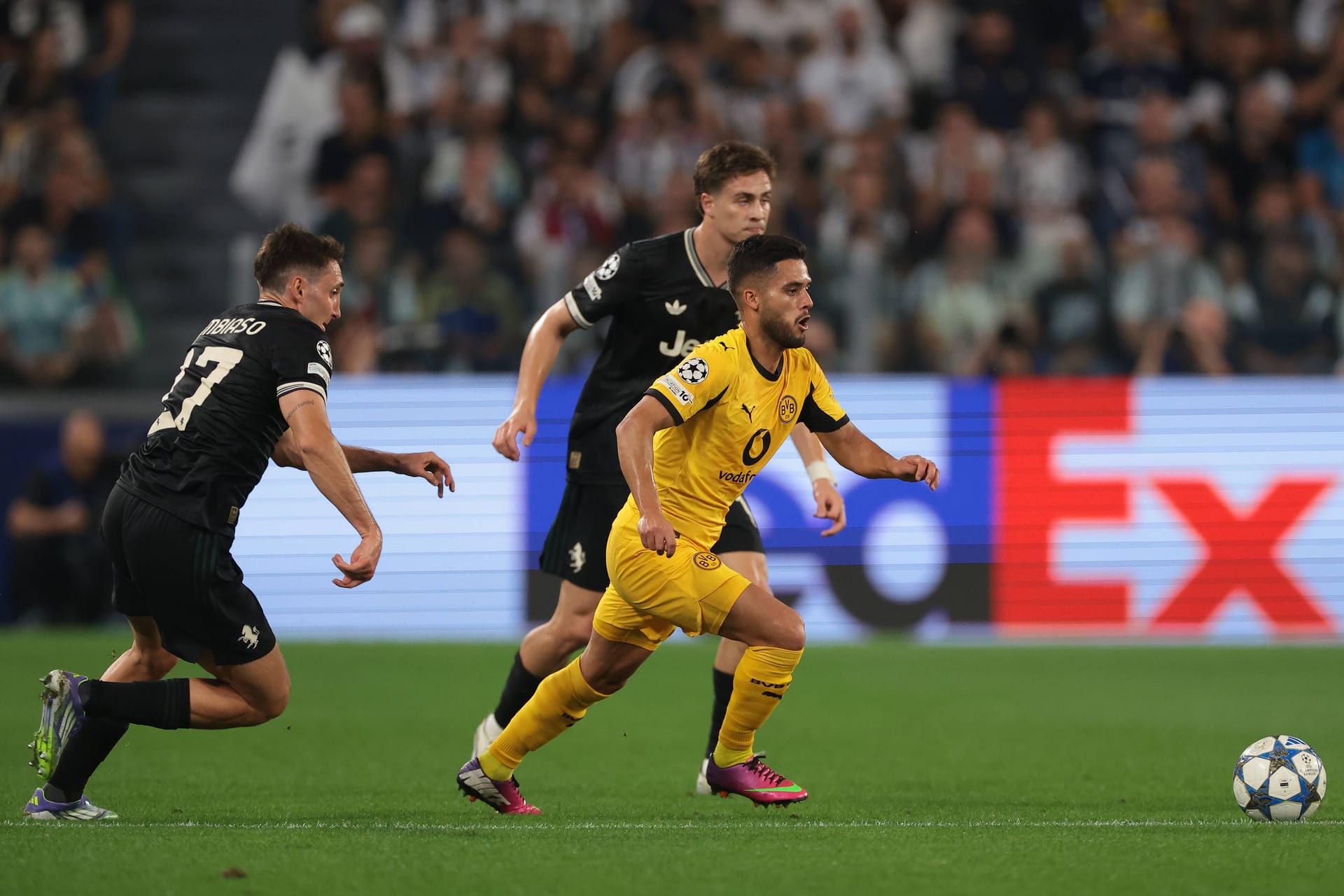 Yan Couto: Auf seiner Seite anfangs mehrfach mit Schwierigkeiten, sah erst gegen Cambiaso (19.), dann gegen Yildiz nicht gut aus (32.), ließ sich zu einfach ausspielen. Schaltete sich nach der Pause häufiger in die Offensive mit ein, steigerte sich immer weiter. War dann an der Entstehung des 2:1 beteiligt (65.) – un krönte seine ansteigende Form mit seinem tollen Tor zum 3:2. Note 3