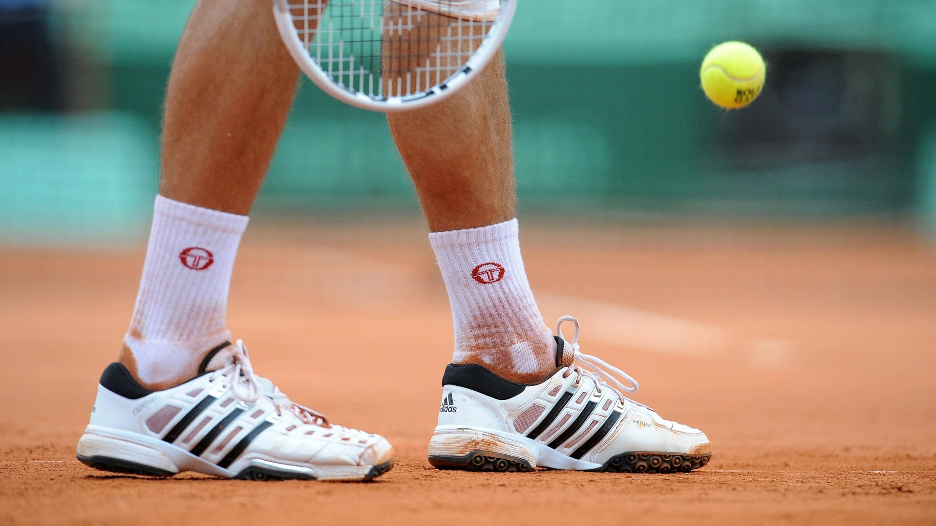 Tennisspieler auf dem Platz (Symbolfoto): In Bremen ist ein Gewalttäter anhand seiner Tennissocken entdeckt worden.