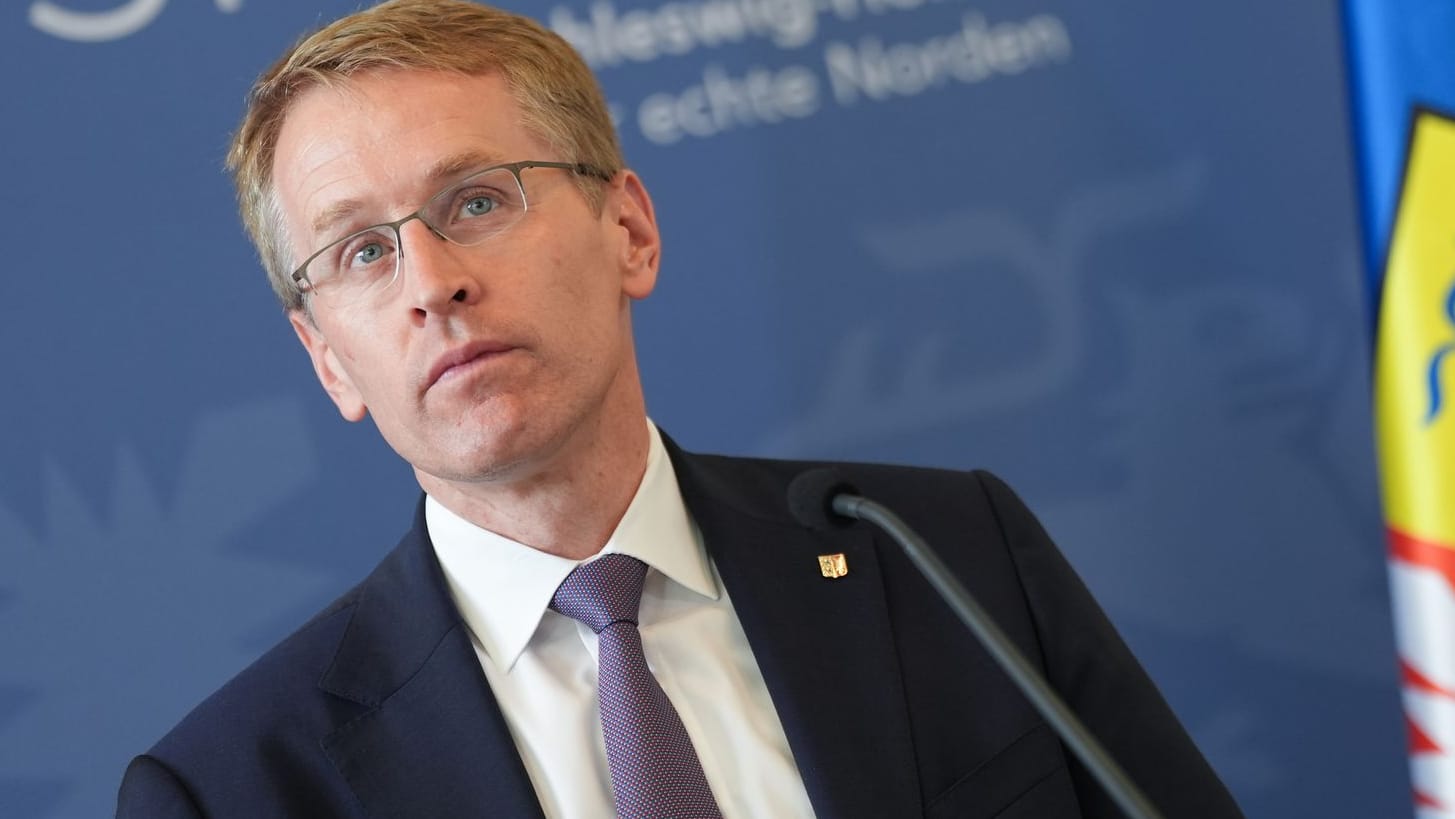 Schleswig-Holsteins Ministerpräsident Daniel Günther (CDU) hält die Absetzung der "Klar"-Moderatorin Julia Ruhs für ein "extrem schlechtes Signal".