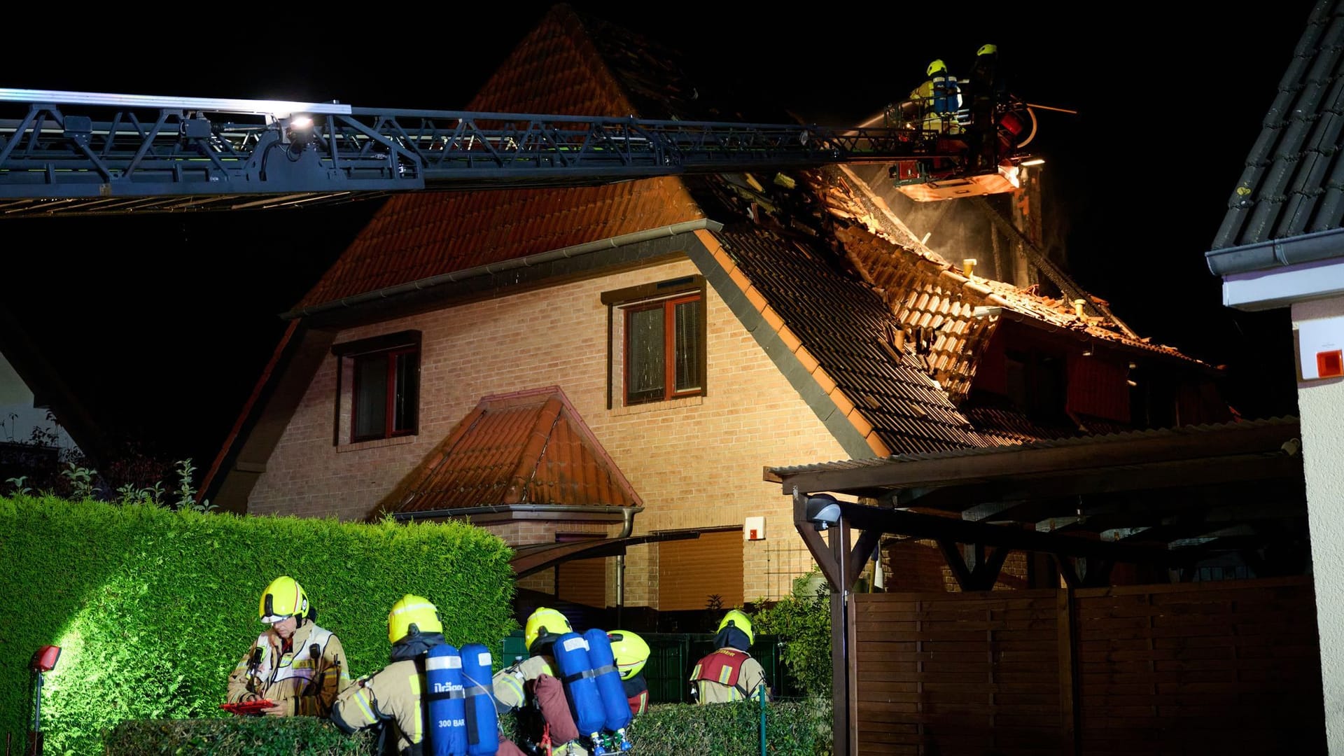Brand in einer Doppelhaushälfte in Marzahn Brand in einer Doppelhaushälfte in Marzahn