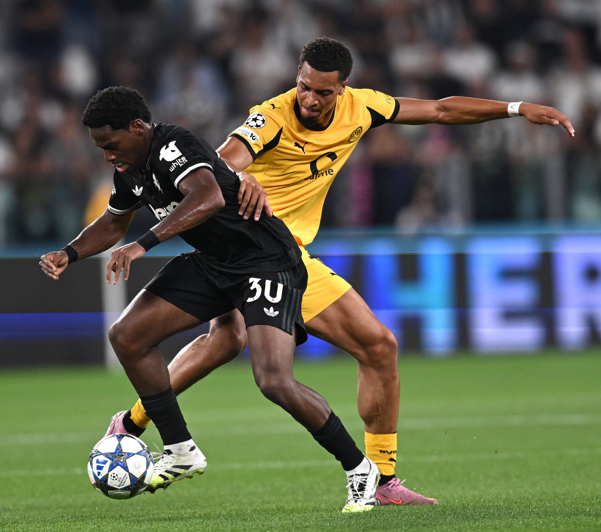 Felix Nmecha (bis 71.): In der ersten Halbzeit mehrfach unglücklich: Fälschte erst einen Schuss von Thuram gefährlich ab und zwang seinen Torwart Kobel zu einer Glanzparade (4.), wehrte später per Kopfball direkt vor die Füße von Juves Bremer ab, der direkt abzog (25.). Steigerte sich nach der Pause, traf per sattem Rechtsschuss zum zwischenzeitlichen 2:1. Insgesamt aber zu unauffälig. Note 4