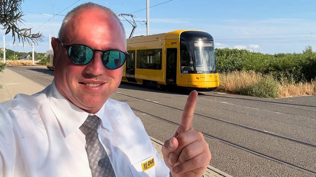 Maik Zeuge unterwegs mit seiner Lieblingsbahnlinie 2 (Archivbild): Für ein Gespräch mit t-online ist er eine Runde auf dieser Strecke gefahren. Maik Zeuge unterwegs mit seiner Lieblingsbahnlinie 2 (Archivbild): Für ein Gespräch mit t-online ist er eine Runde auf dieser Strecke gefahren.