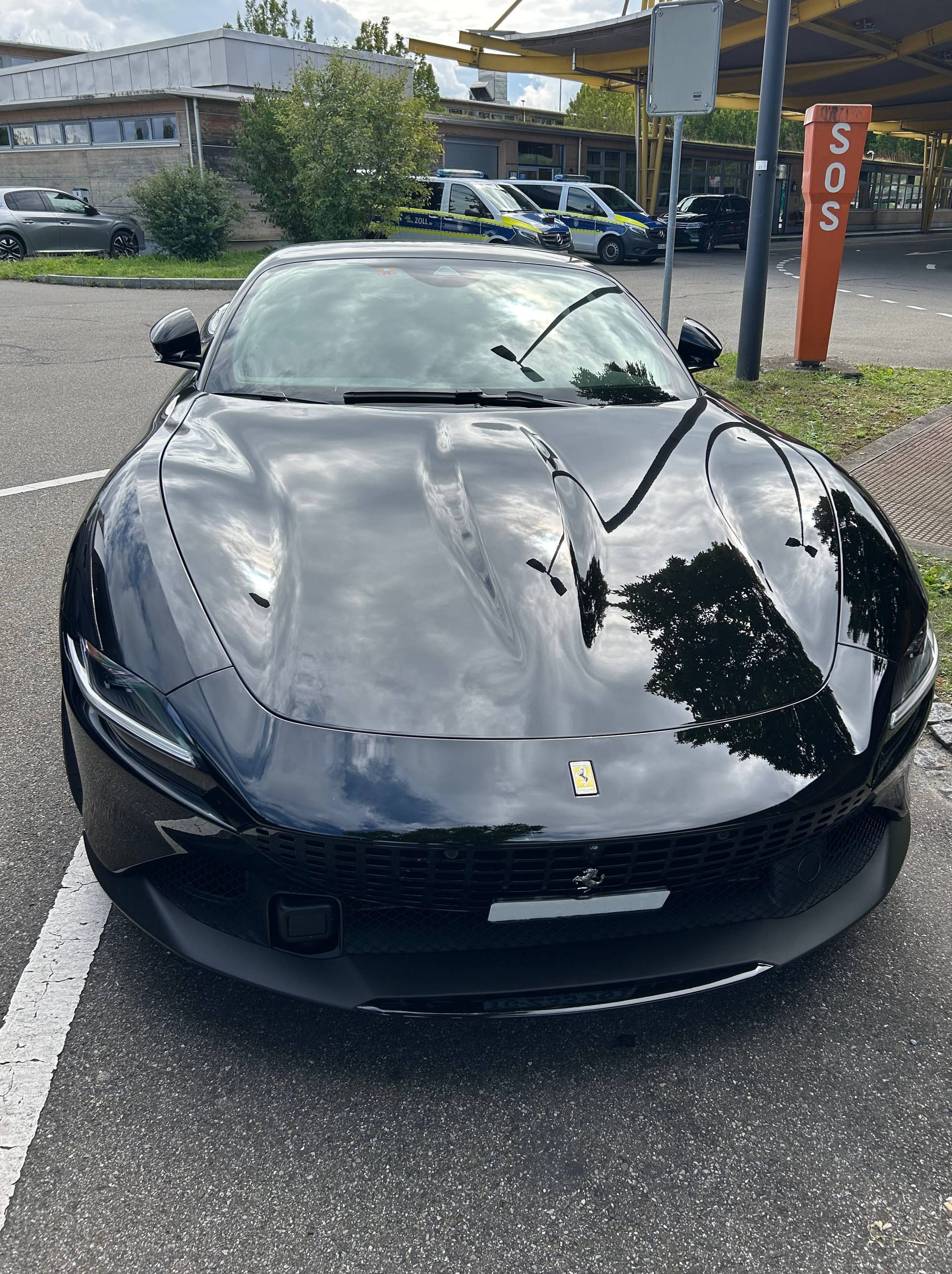 Der schwarze Ferrari: Den 60 Jahre alten Luxemburger erwartet jetzt ein Steuerstrafverfahren. Der schwarze Ferrari: Den 60 Jahre alten Luxemburger erwartet jetzt ein Steuerstrafverfahren.