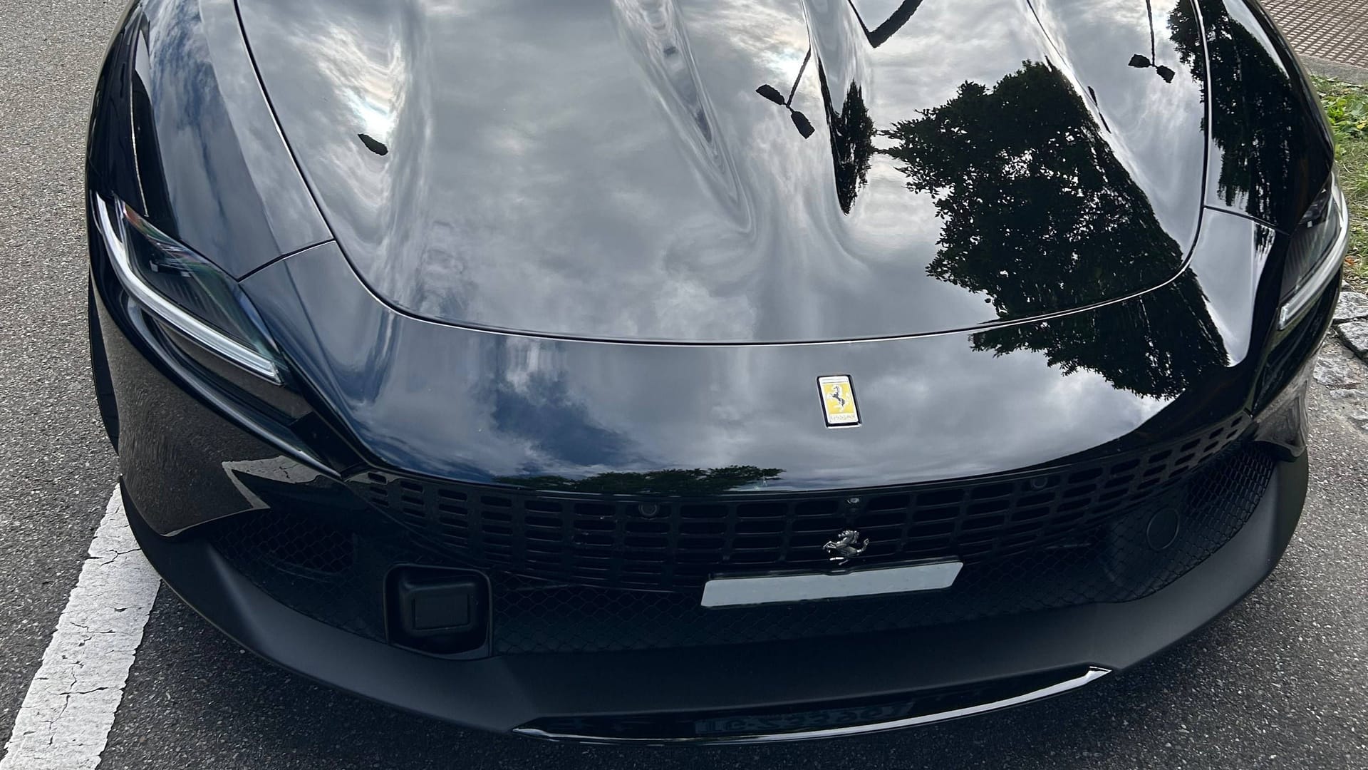 Der schwarze Ferrari: Den 60 Jahre alten Luxemburger erwartet jetzt ein Steuerstrafverfahren. Der schwarze Ferrari: Den 60 Jahre alten Luxemburger erwartet jetzt ein Steuerstrafverfahren.