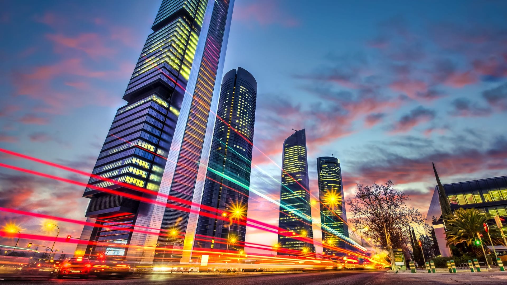 Geschäftszentrum in Madrid am Abend