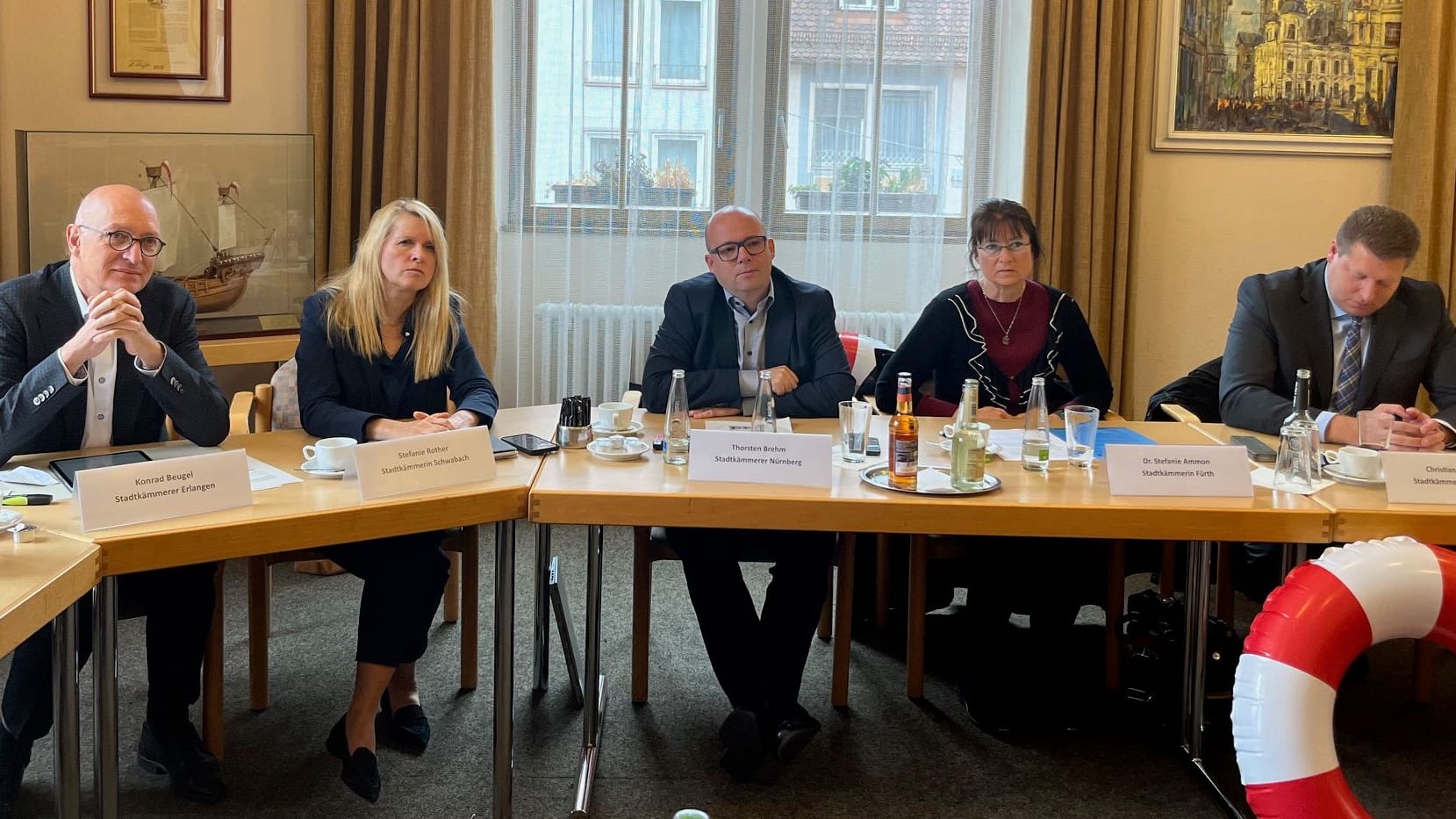In Mittelfranken stehen die Haushaltsberatungen an – Anlass für die Kämmerer einen Hilferuf im Nürnberger Rathaus abzusetzen.