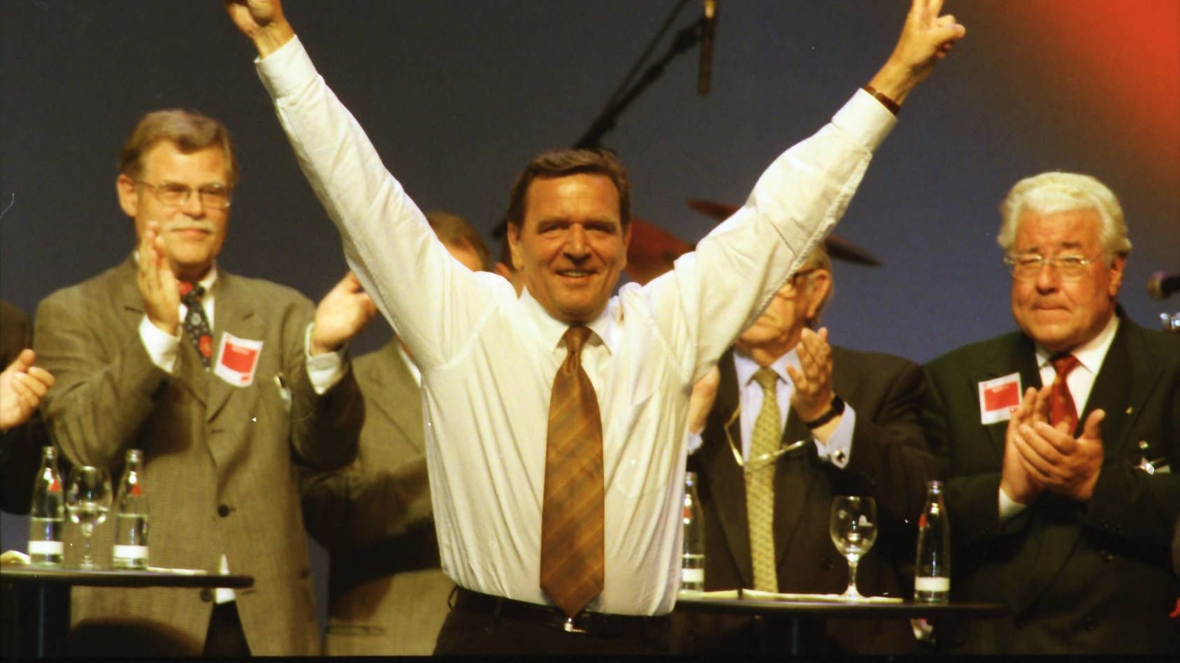 Gerhard Schröder im Jahr 2000 (SPD) (Archiv): Für seine Agenda 2010 setzte er sogar die Koalition aufs Spiel. Gerhard Schröder im Jahr 2000 (SPD) (Archiv): Für seine Agenda 2010 setzte er sogar die Koalition aufs Spiel.