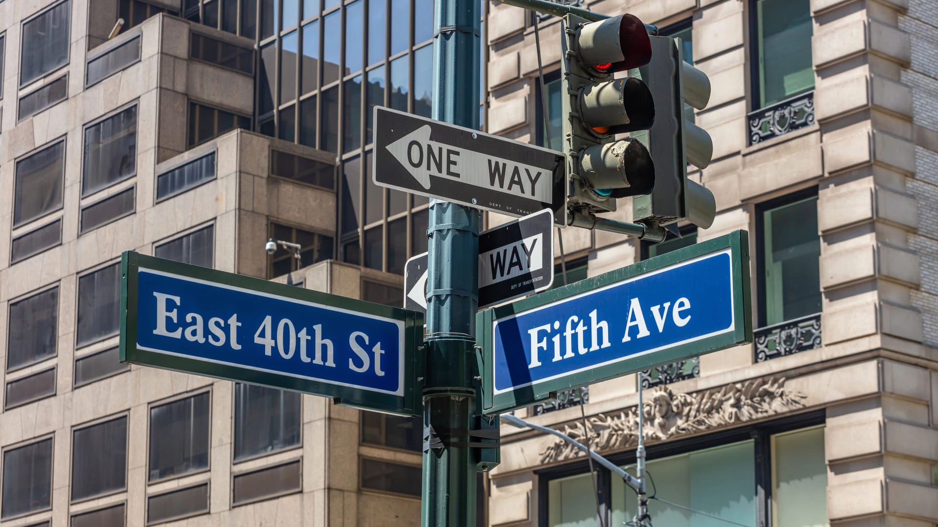 Kreuzung von Fifth Avenue und East 40th Street in Manhattan (Symbolfoto): Hier ereignete sich der tödliche Unfall mit dem Hamburger Ehepaar.