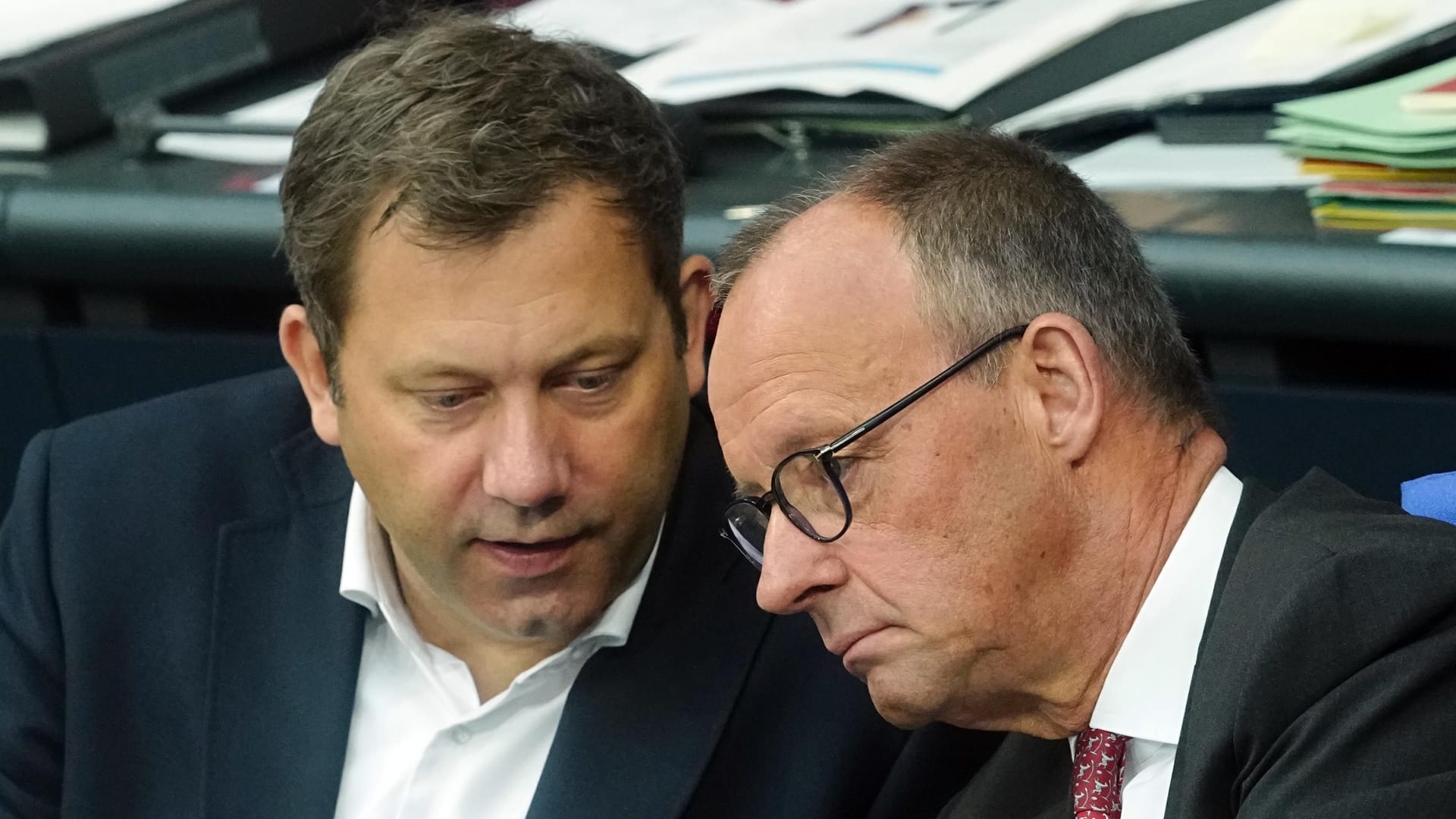 Finanzminister Lars Klingbeil (l., SPD) und Bundeskanzler Friedrich Merz (CDU): Die Aktivrente soll einen Anreiz bieten, länger zu arbeiten. Finanzminister Lars Klingbeil (l., SPD) und Bundeskanzler Friedrich Merz (CDU): Die Aktivrente soll einen Anreiz bieten, länger zu arbeiten.