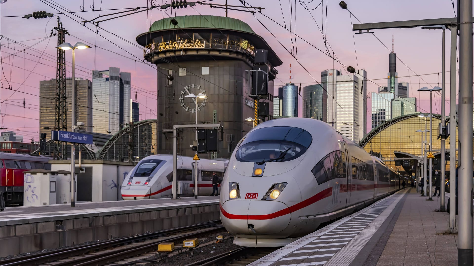 Ein ICE am Frankfurter Hauptbahnhof (Archivbild): Ein ICE am Frankfurter Hauptbahnhof (Archivbild):